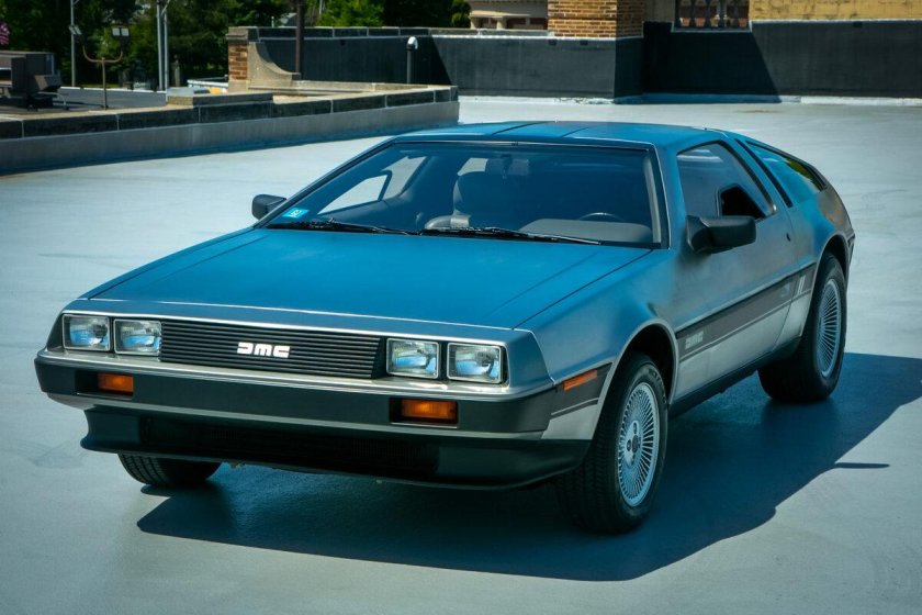 ДЕЛОРЕАН ДМС 12