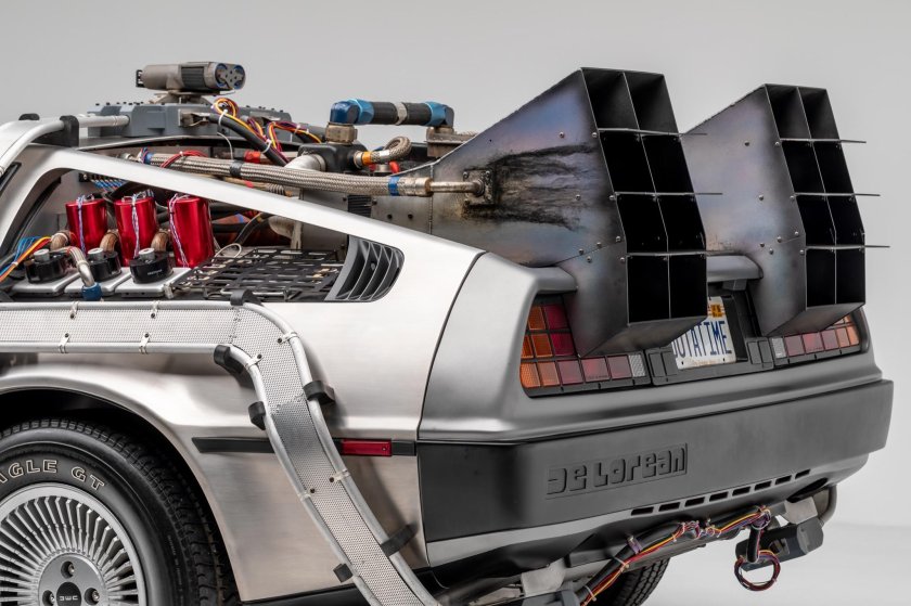 DELOREAN DMC-12 time Machine