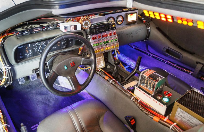 Делориан ДМС 12 салон