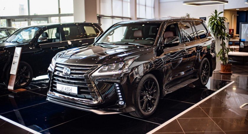 Lexus LX 570 Black Vision