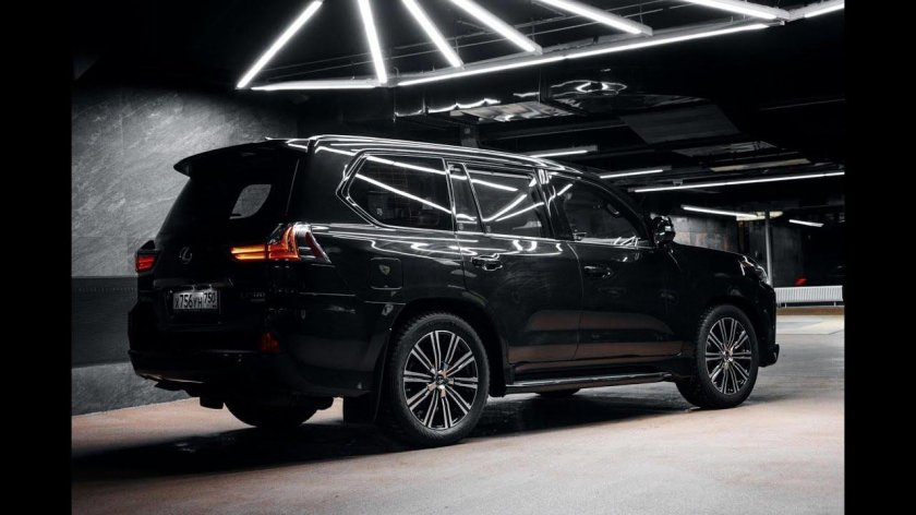 Lexus LX 570 Black Vision