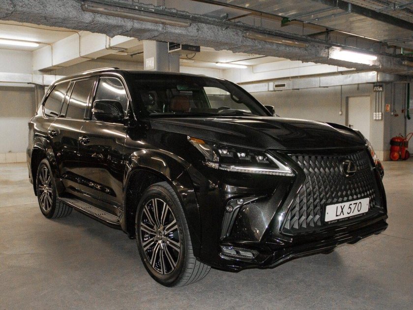LX 570 Black Vision