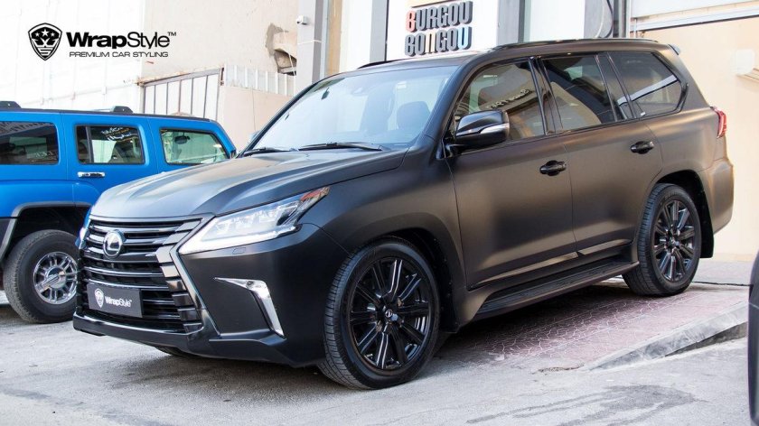 Lexus LX 570 2020 черный