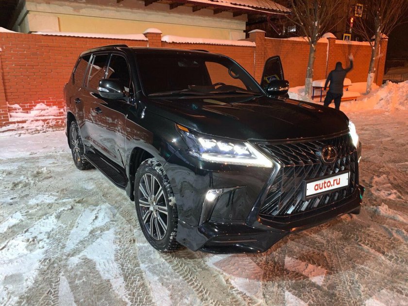 Lexus LX 570 Black Vision