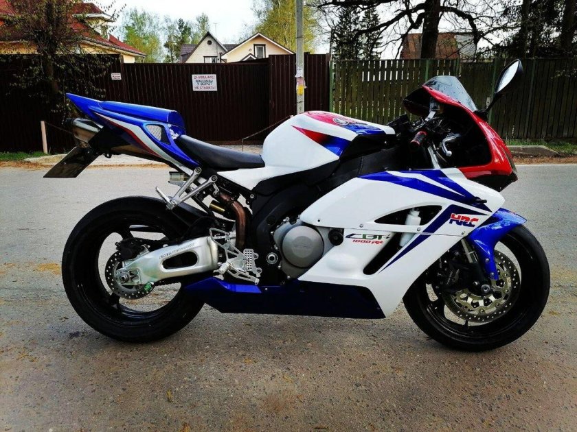 Honda cbr 1000 rr ra fireblade