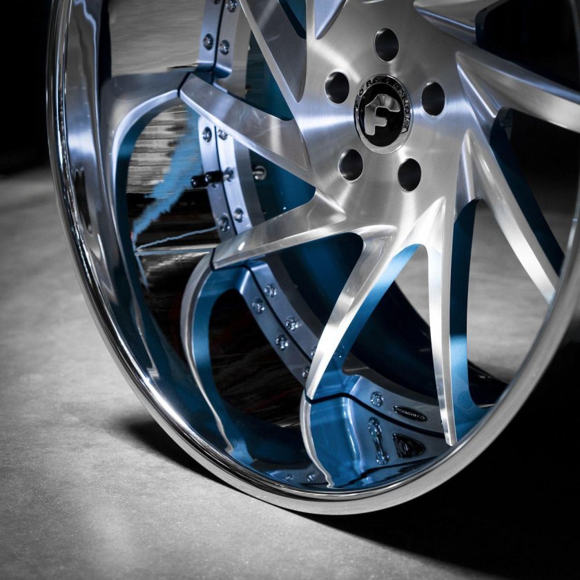 Диски с драконами на авто