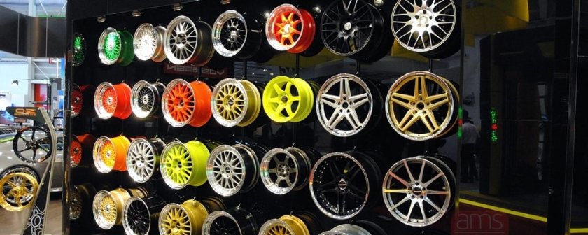 Витрина для автомобильных дисков