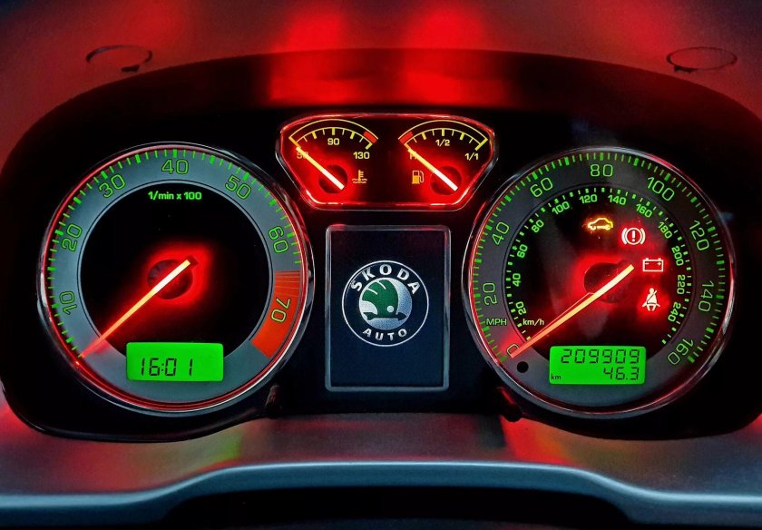 Приборная панель на Skoda Octavia RS