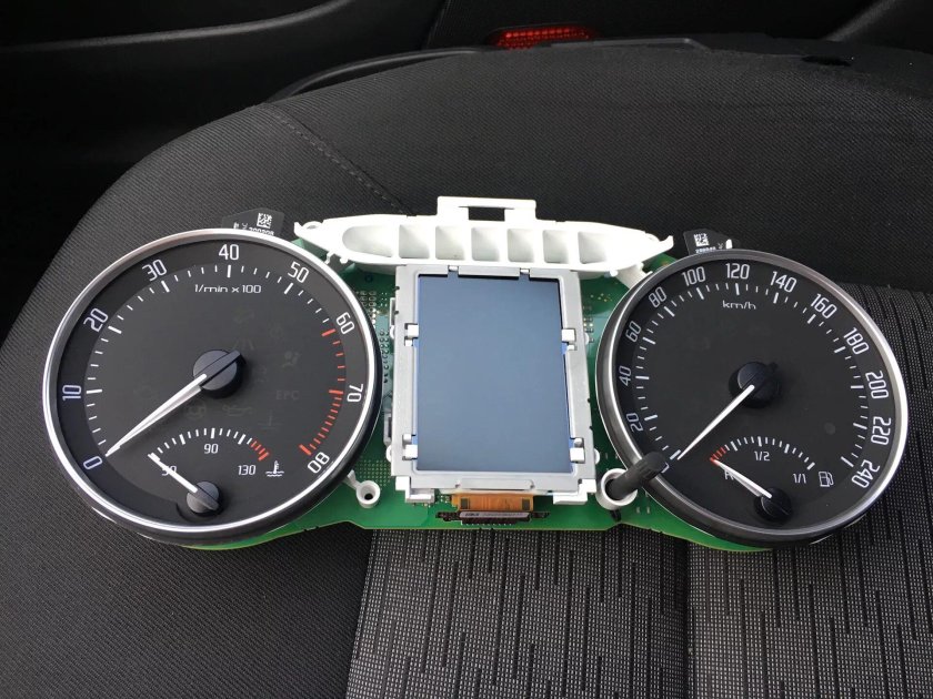 Приборная панель Шкода Октавия