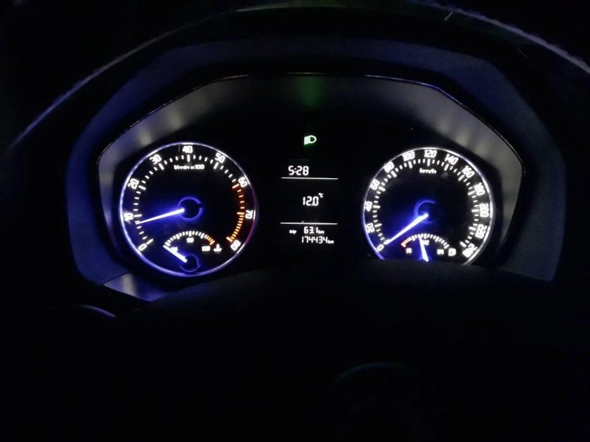 Пересвет приборной панели Шкода Октавия а5