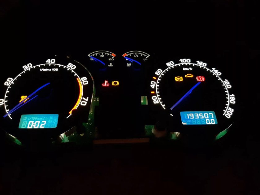 Панель приборов Шкода Октавия тур 1.6