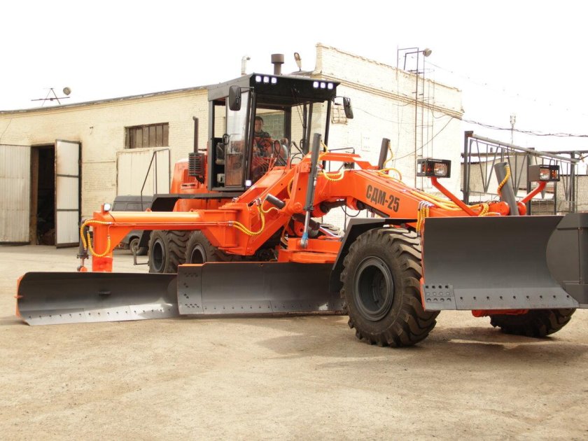 Грейдер СМД-25 тяжёлый
