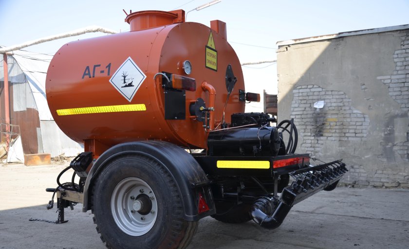 Прицепной гудронатор 1500л