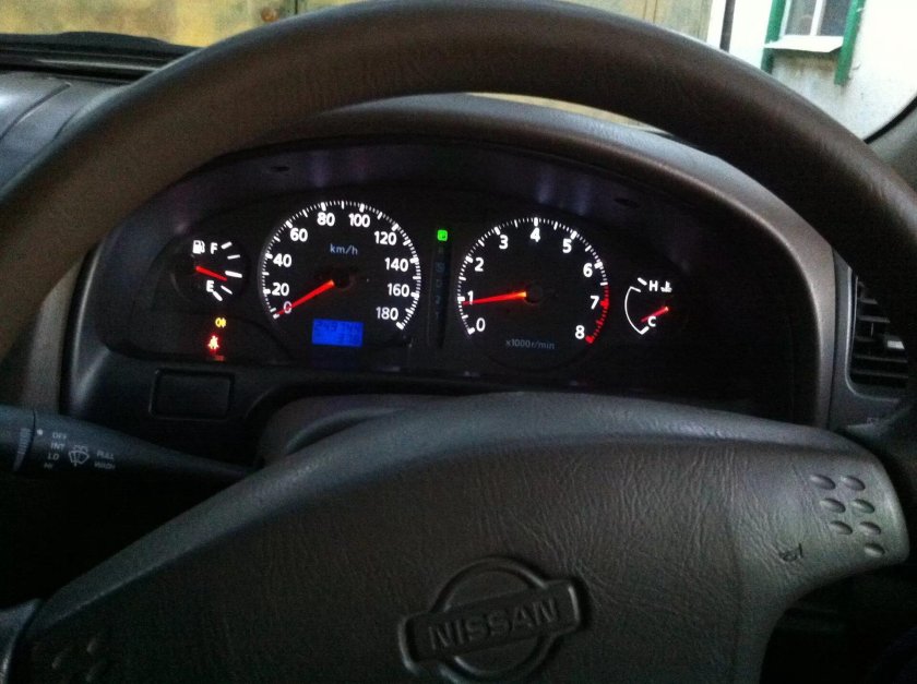 Приборная панель ниссан