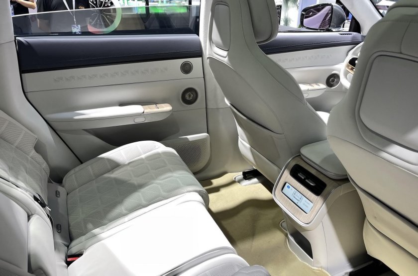 Exlantix et салон