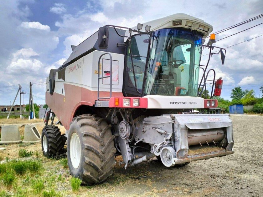 Комбайн Торум 740