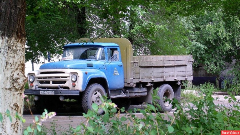 Грузовик ЗИЛ 130 бортовой