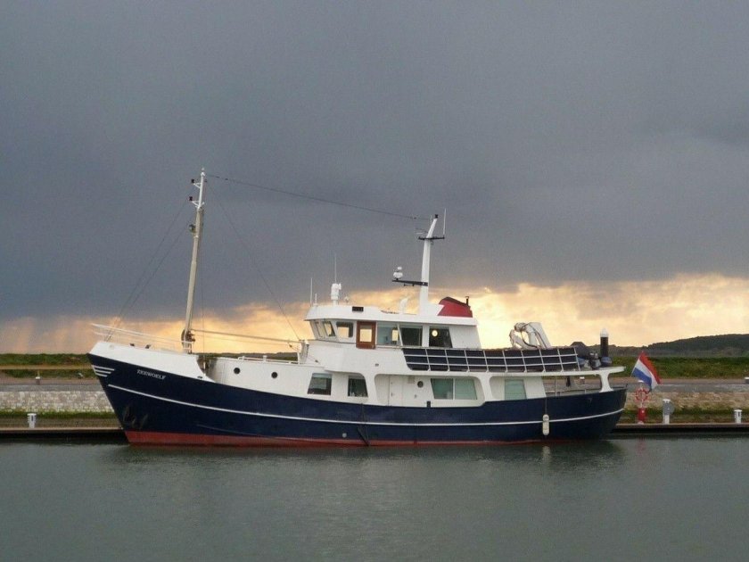 Траулерная яхта