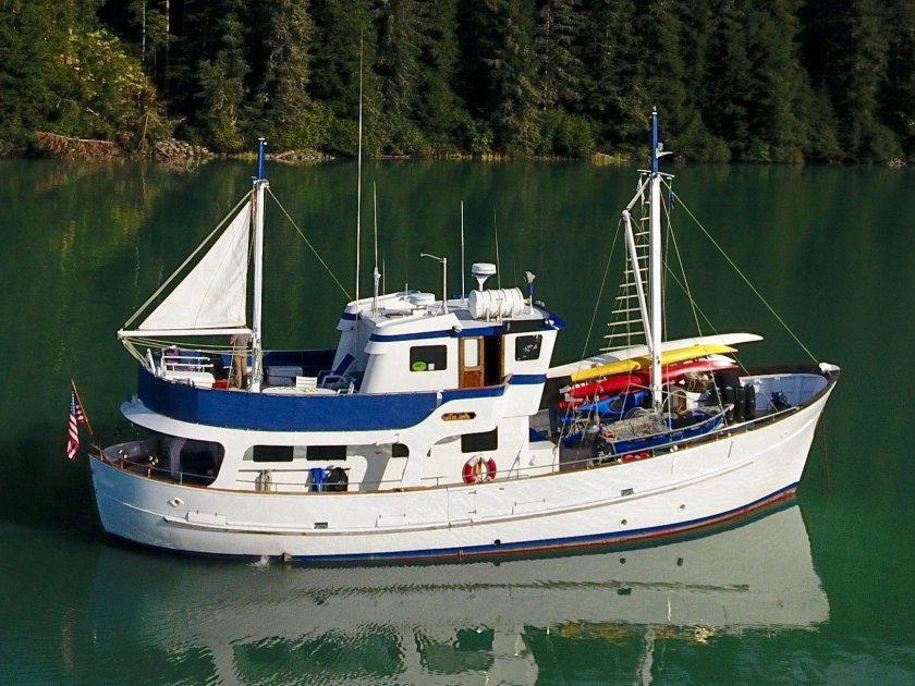 Яхта Trawler