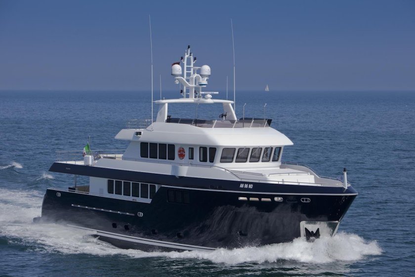 Траулерная яхта эксплорер