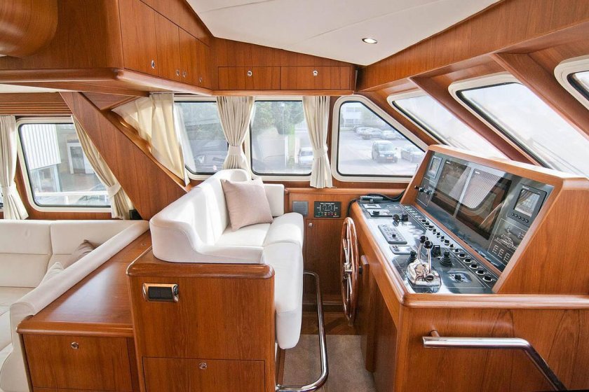 Van der Valk яхта