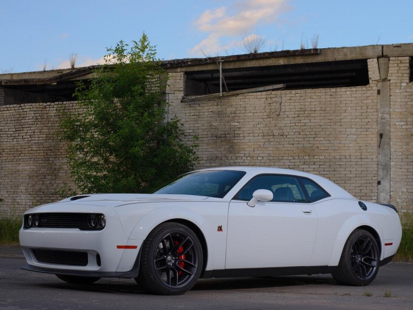 Dodge challenger srt hellcat