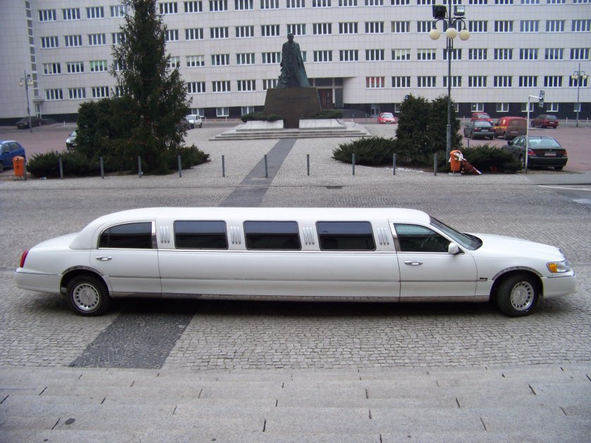 Линкольн Таун кар стрейч лимузин 1998