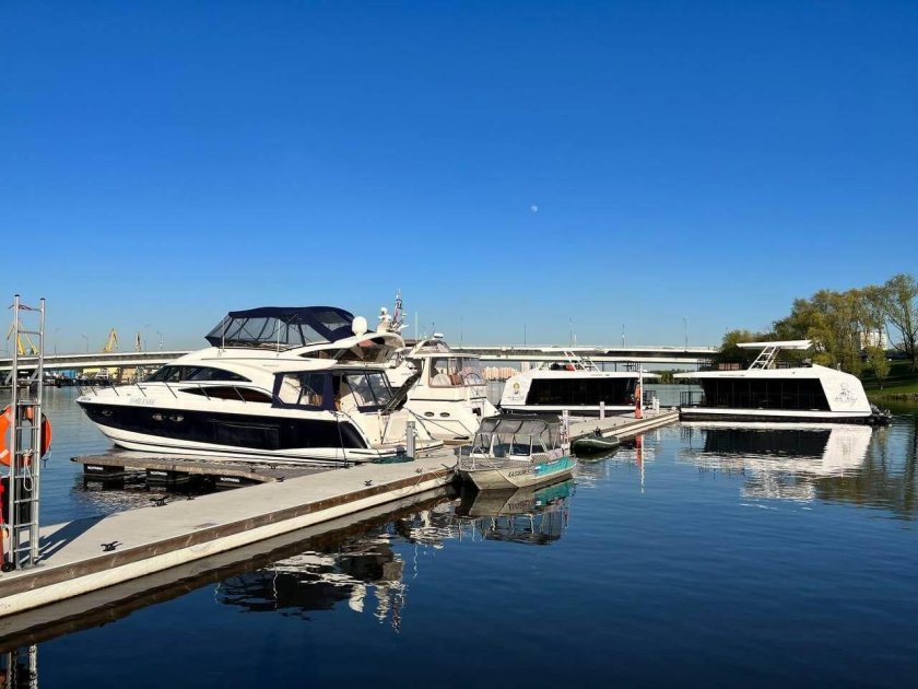 Стоянка яхт