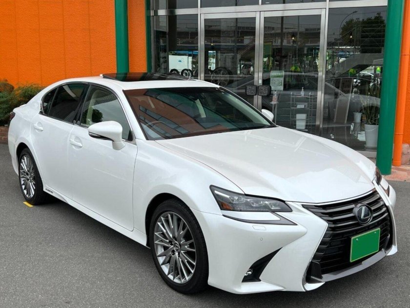 Лексус седан 2018