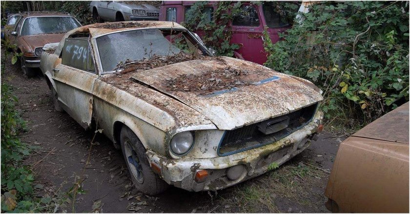 Ржавый Форд Мустанг