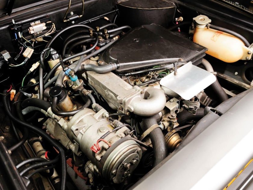 DELOREAN DMC-12 engine