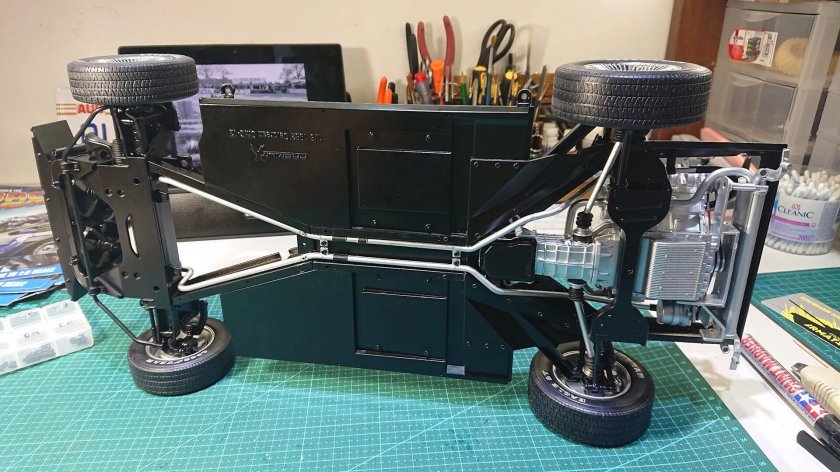 Делориан ДМС 12 днище