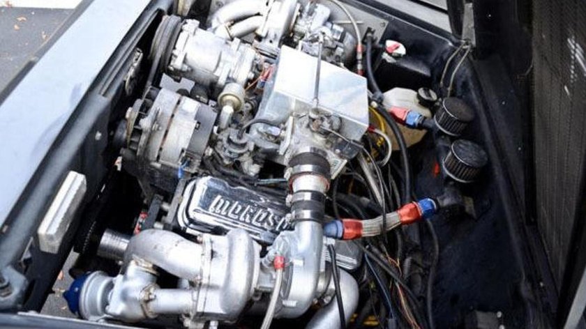 DELOREAN DMC-12 мотор