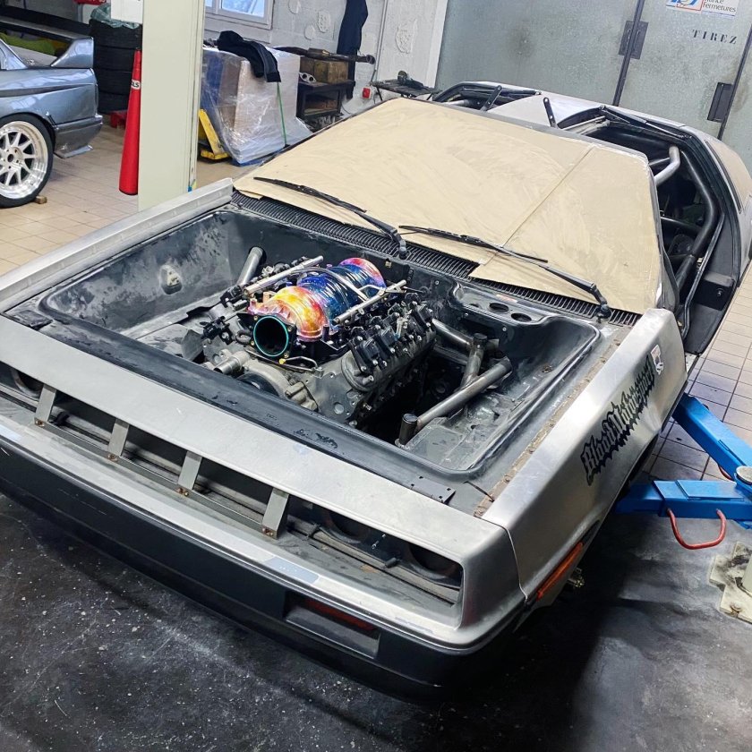 DELOREAN DMC-12 v8
