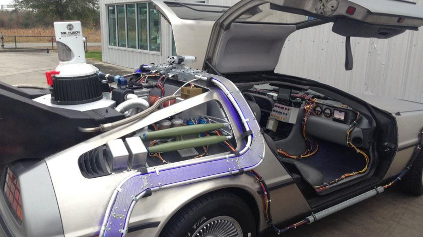 DELOREAN DMC-12 салон