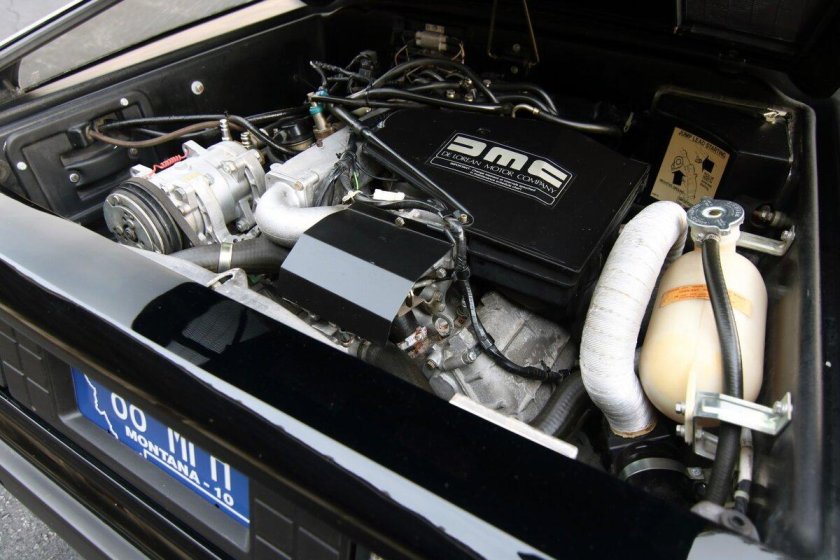 Моторный отсек Делориан ДМС 12