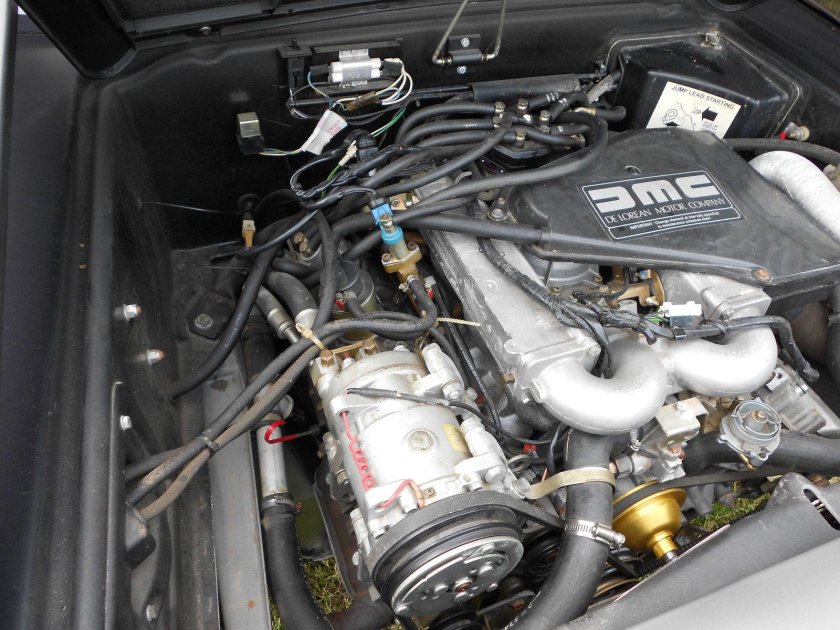 DELOREAN DMC-12 мотор