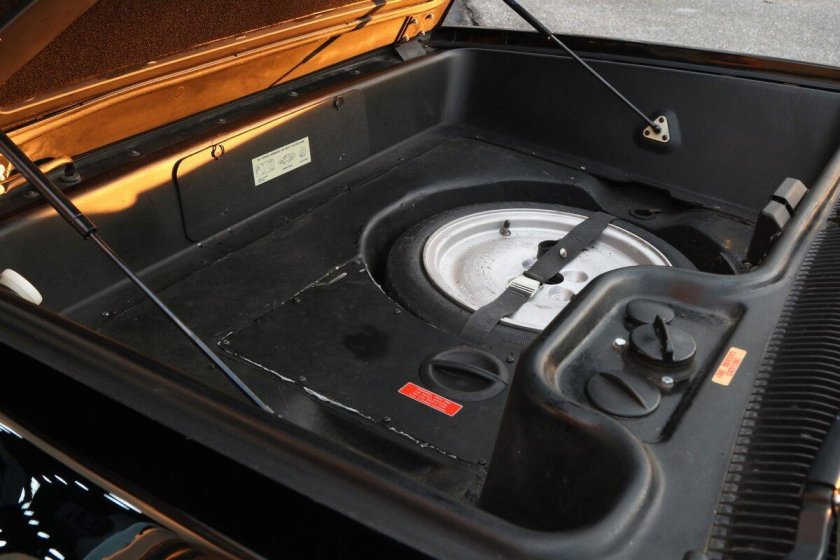 DELOREAN DMC-12 багажник