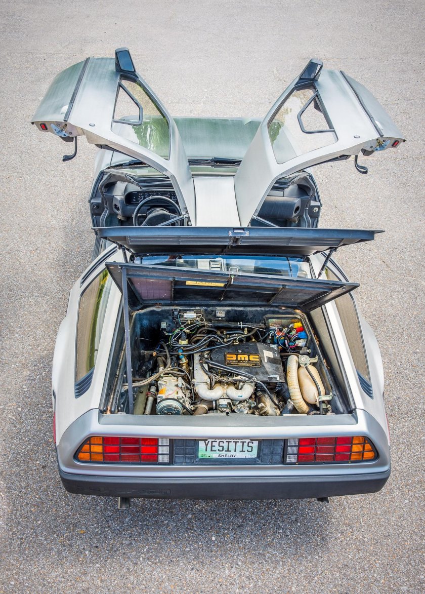 DELOREAN DMC-12