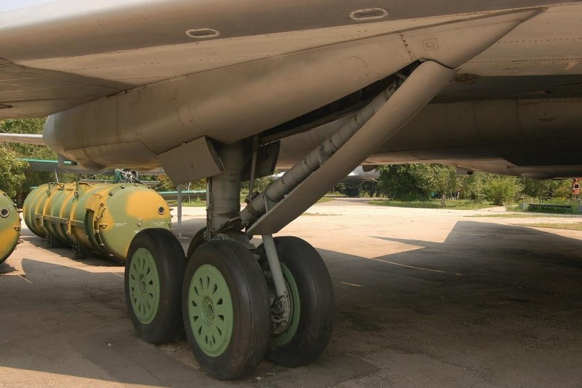 Ту-22 шасси
