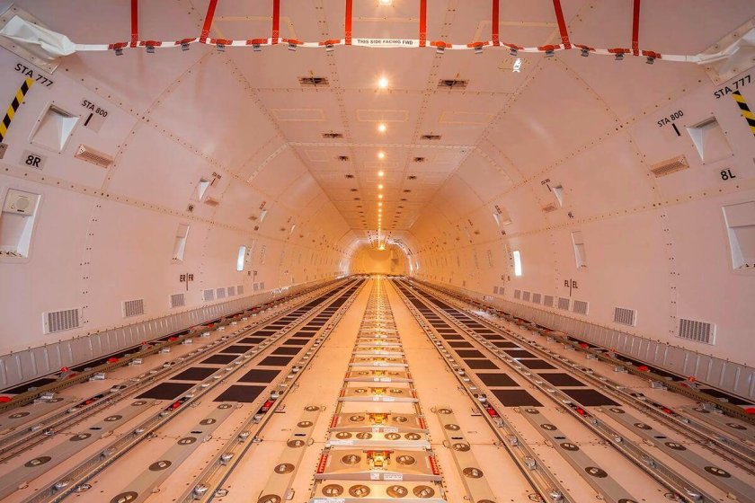 Грузовой отсек Boeing 747-8f