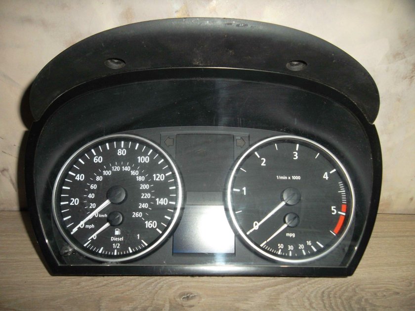 Приборная панель e90