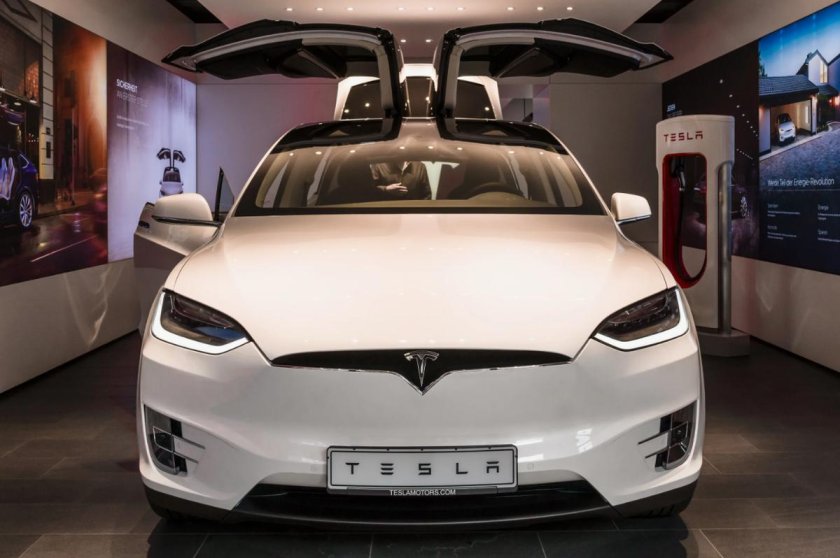 Электромобиль Тесла