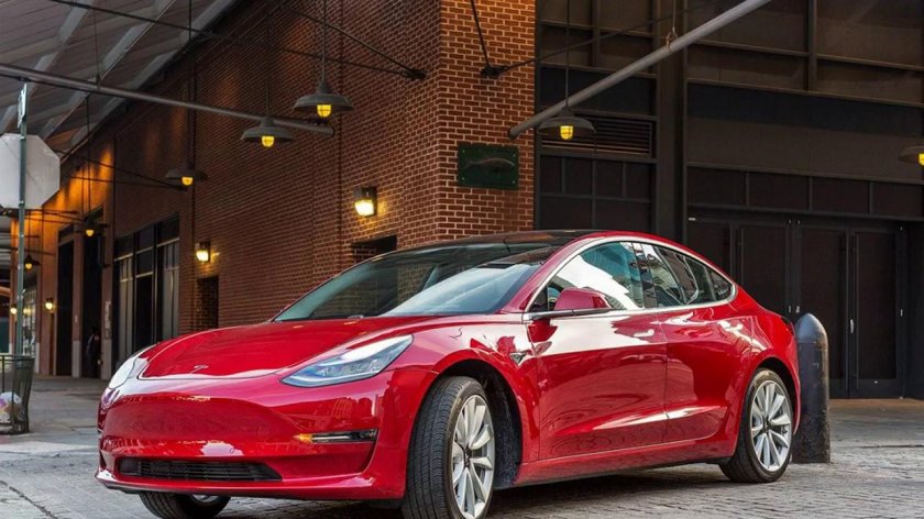 Машина Tesla model s