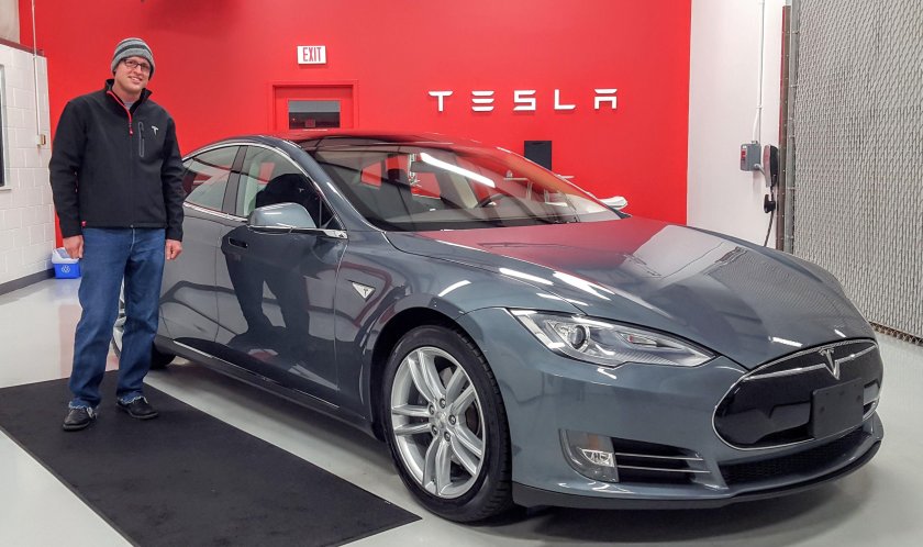 Тесла машина 2023