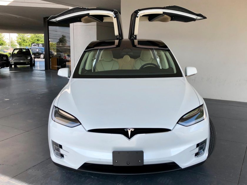 Электромобиль Тесла