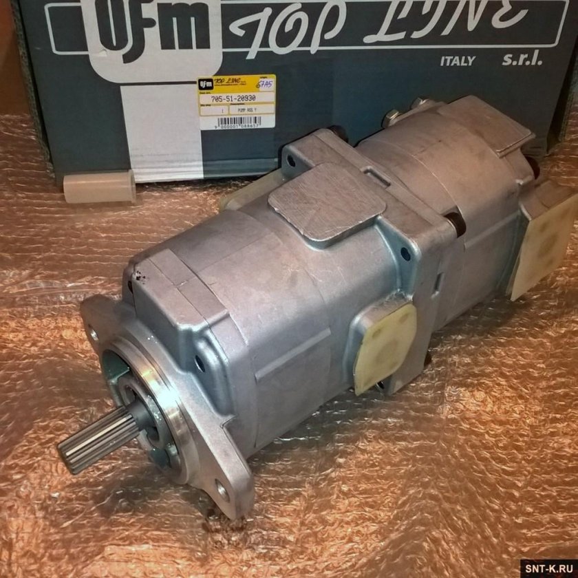 Насос трансмиссии Komatsu d65e12