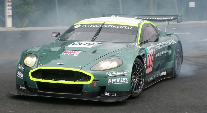 Aston martin dbr9 gt1