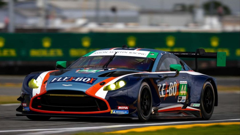 Aston martin vantage gt 3