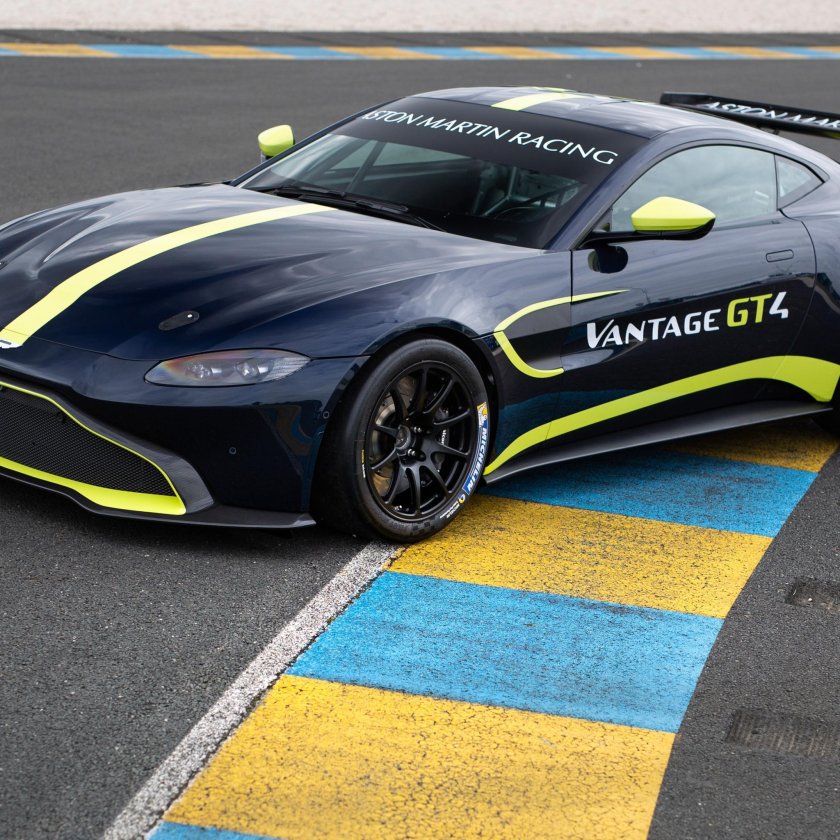 Aston Martin gt4